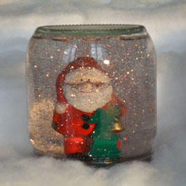 Schneegestöber im Glas