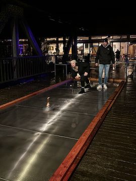 Eisstockbahn beim Brückenbaron Eisstockbahn beim Brückenbaron