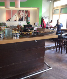 Frühstückstreff Würzburg in der Wohnzimmer Bar